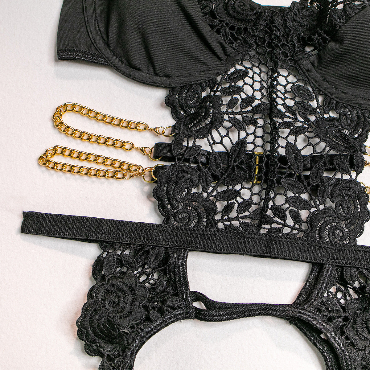 Komplet bielizny z koronkowym wykończeniem Lina