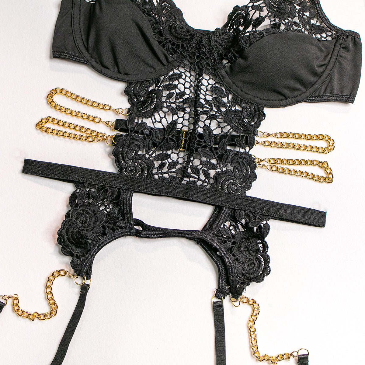 Komplet bielizny z koronkowym wykończeniem Lina