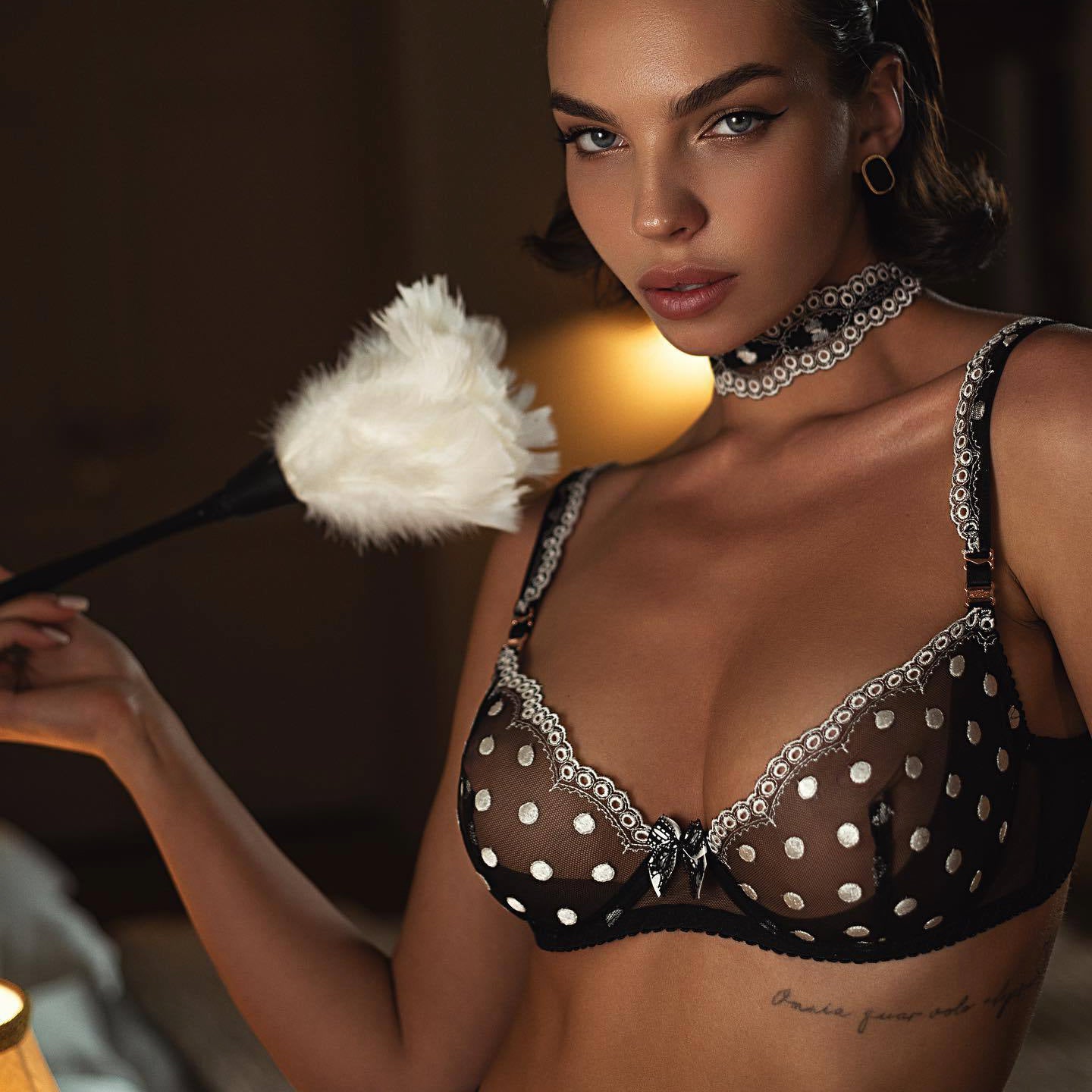 Komplet bielizny z delikatnymi zdobieniami i komfortowym krojem Andreja