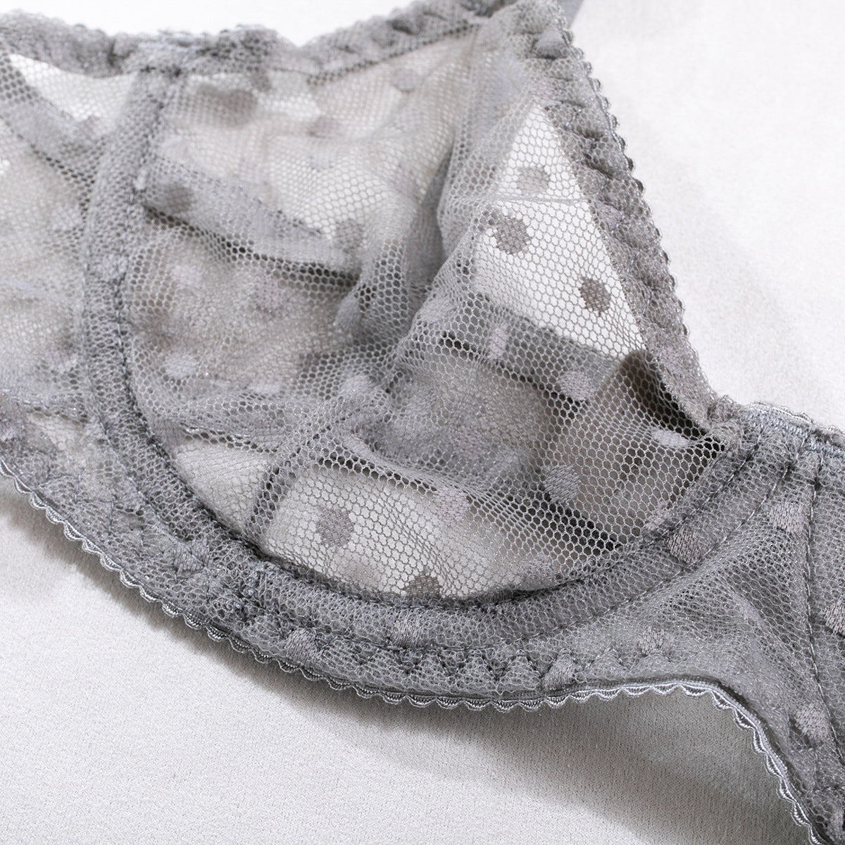 Bielizna damska ultracienka z delikatnego materiału Sandita