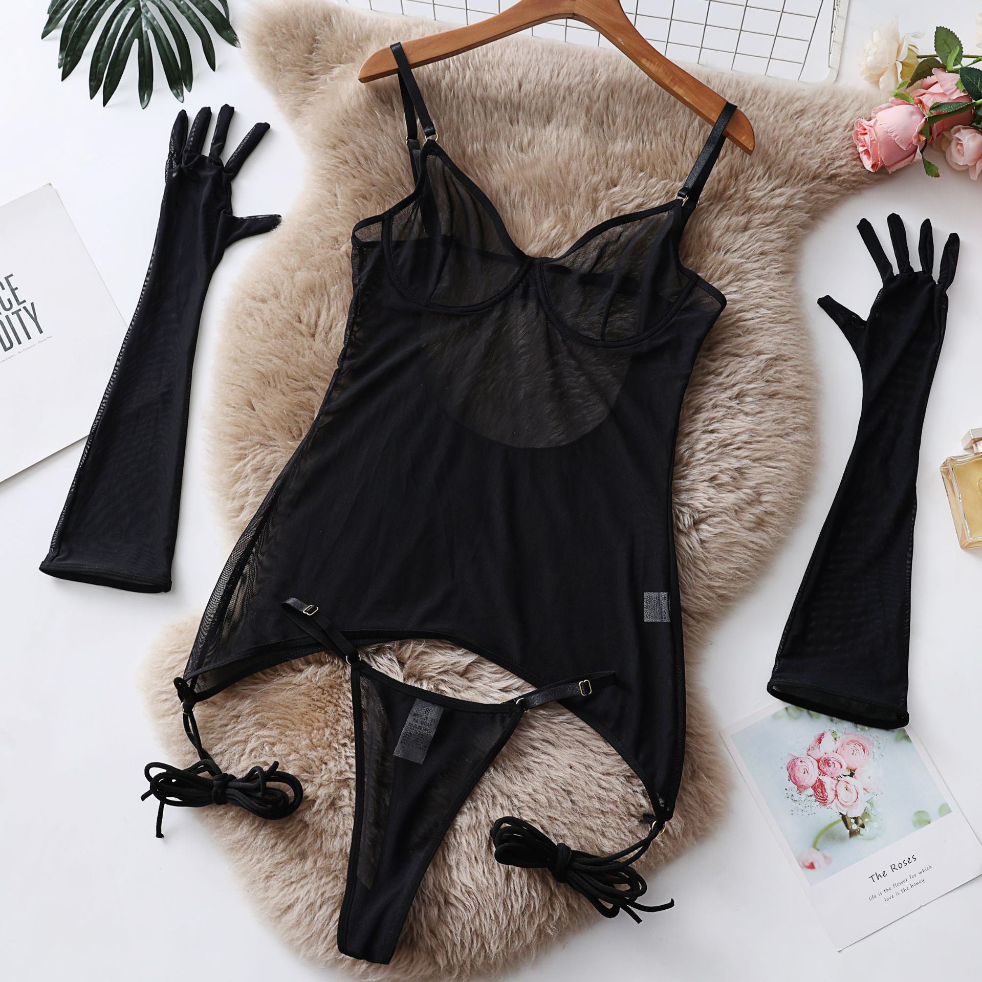 Komplet koronkowej bielizny na romantyczne wieczory Yvelise Czarny