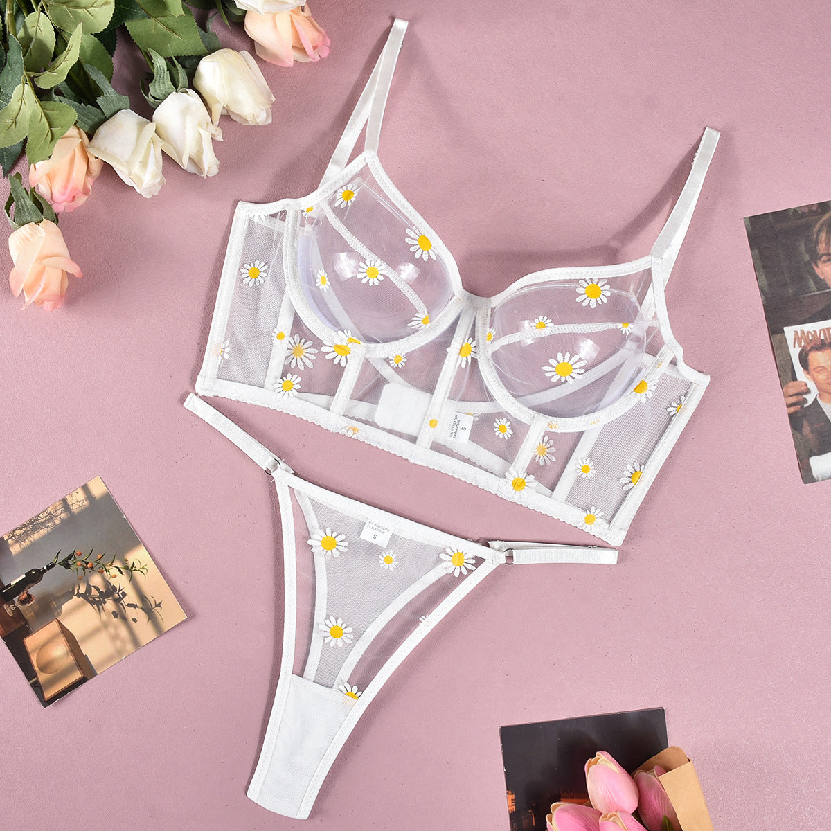 Komplet bieliźniarski z delikatnym wzorem i szerokimi ramiączkami Jeongeun Biały