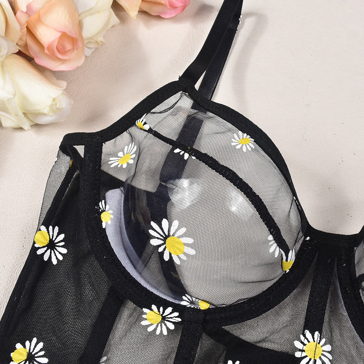 Komplet bieliźniarski z delikatnym wzorem i szerokimi ramiączkami Jeongeun