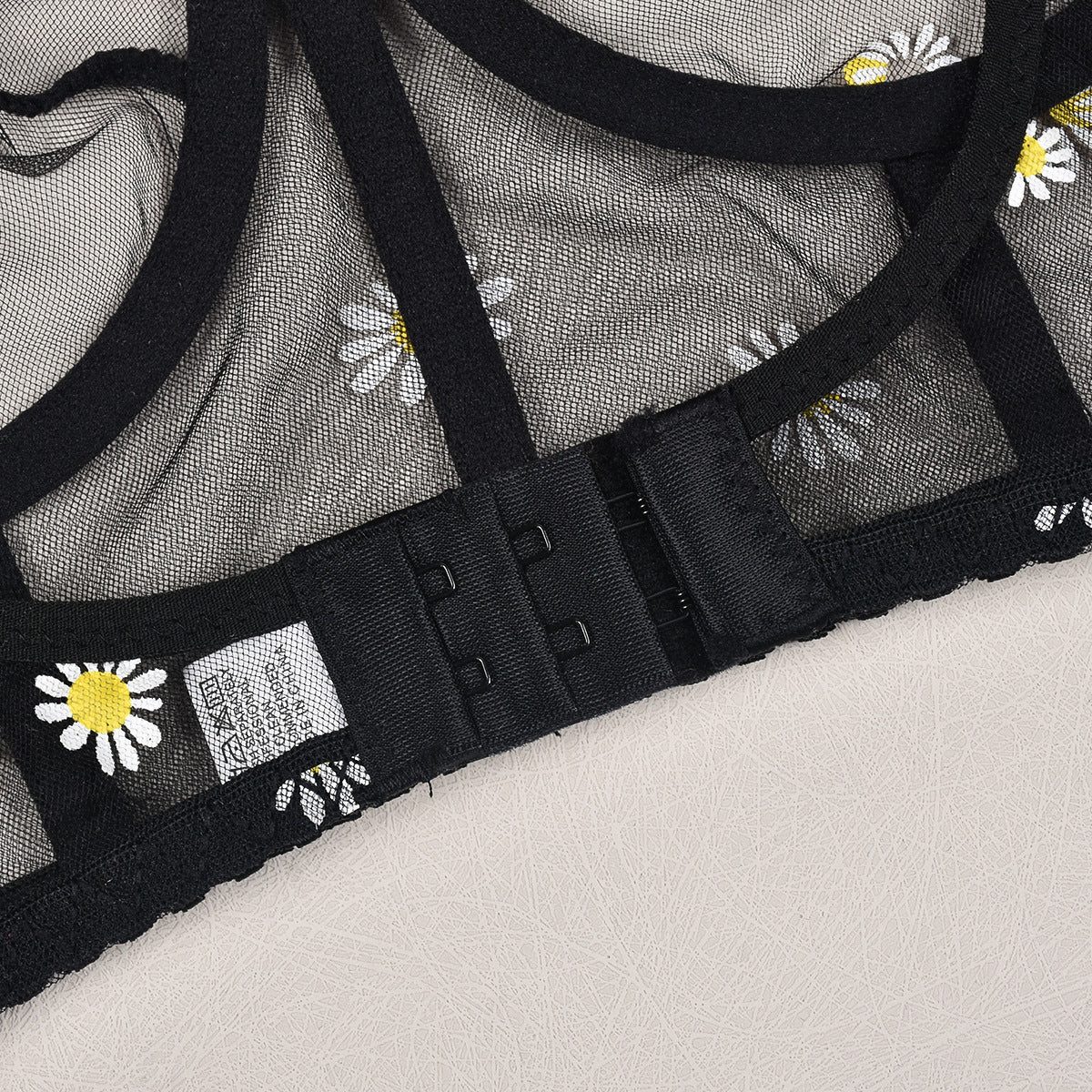 Komplet bieliźniarski z delikatnym wzorem i szerokimi ramiączkami Jeongeun