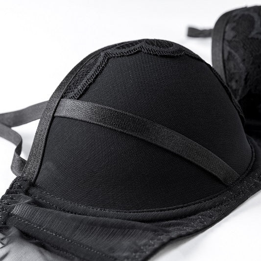 Komplet bielizny z subtelnymi zdobieniami na specjalne okazje Suphiye