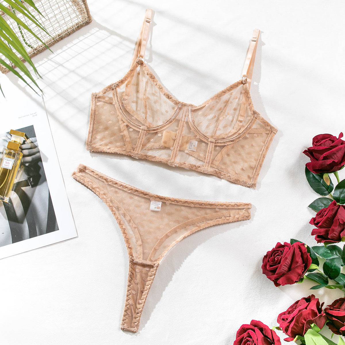 Komplet bielizny z siateczki z biustonoszem i stringami na romantyczne wieczory Zonda Beżowy