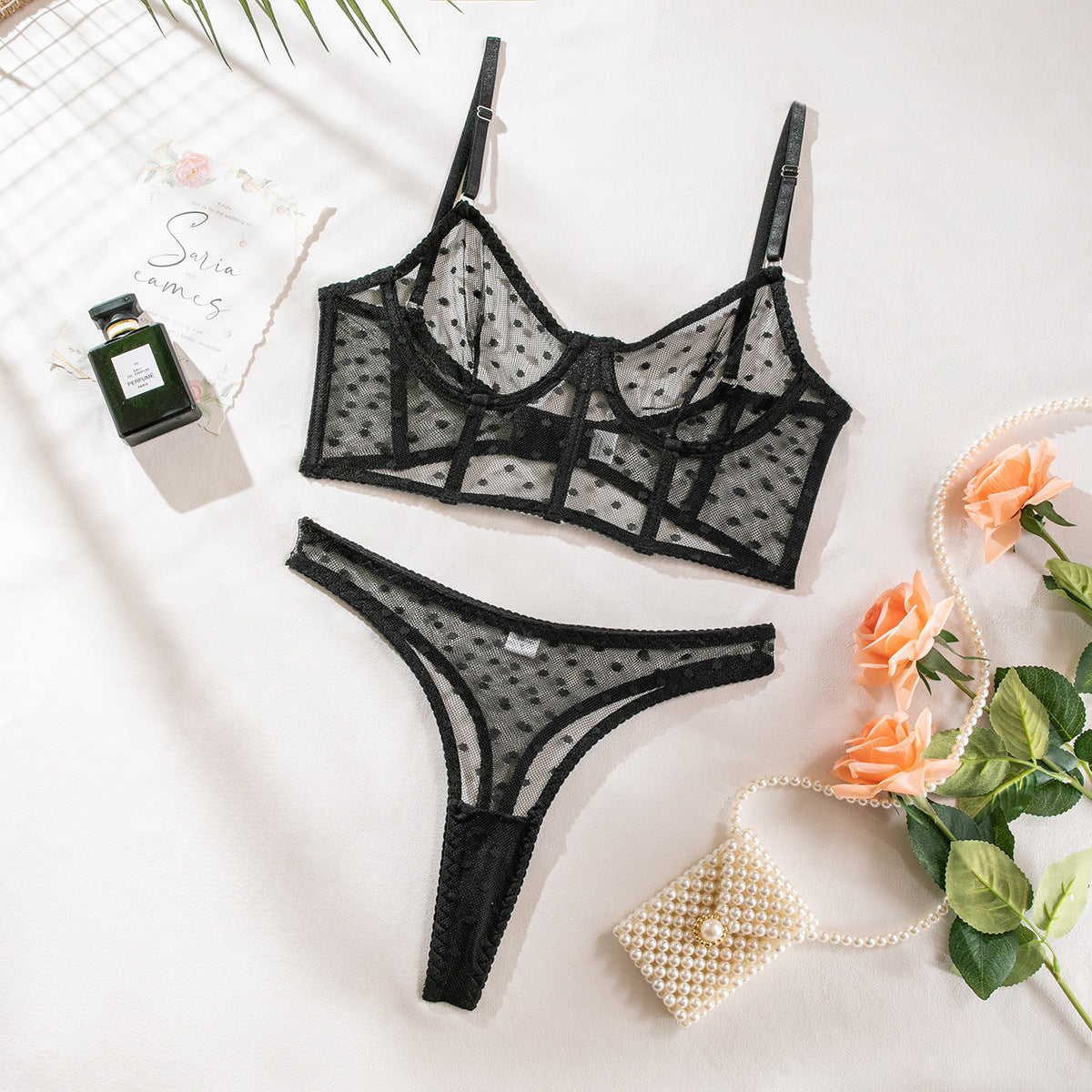 Komplet bielizny z siateczki z biustonoszem i stringami na romantyczne wieczory Zonda Czarny