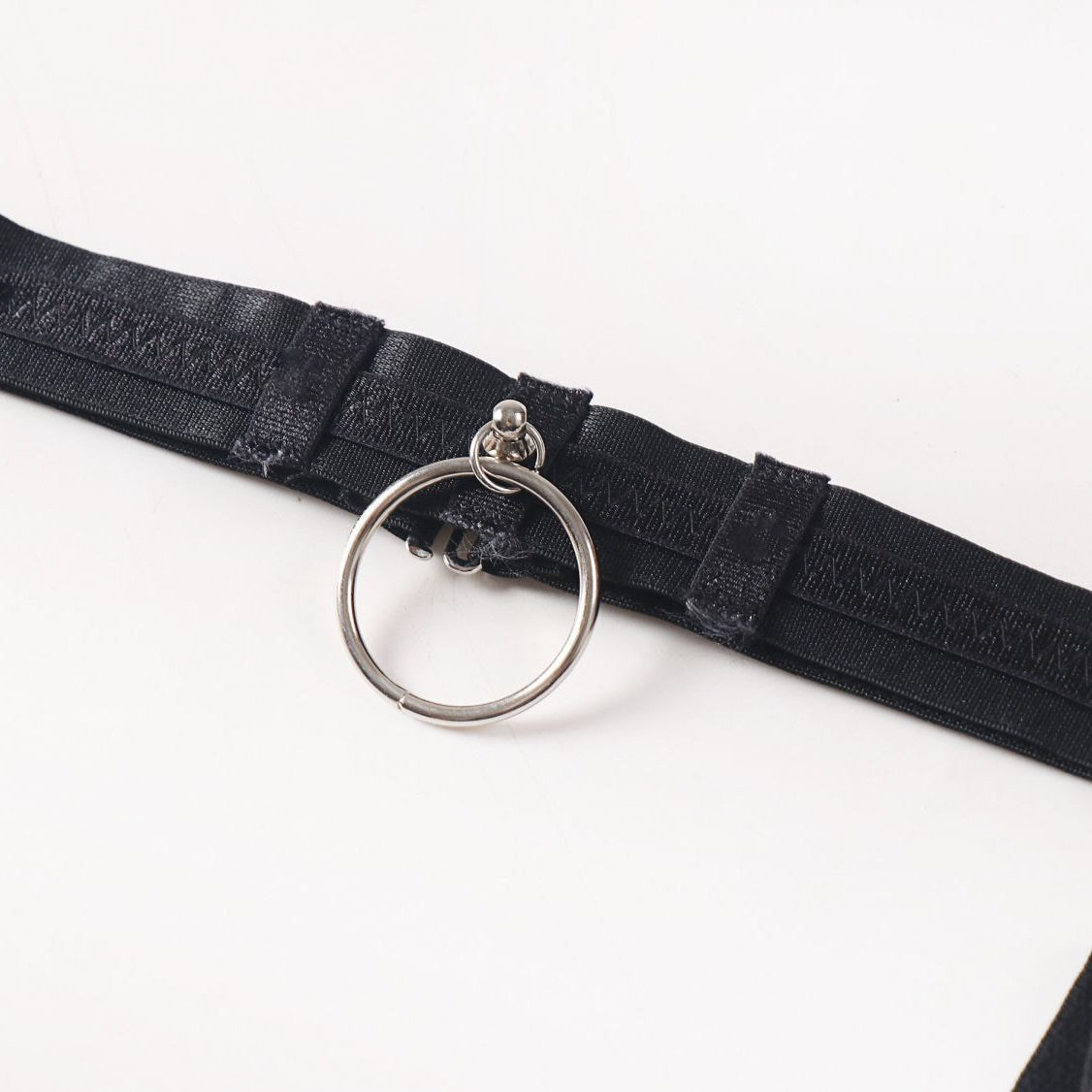 Pas do pończoch z zestawem na romantyczne wieczory Chihoko