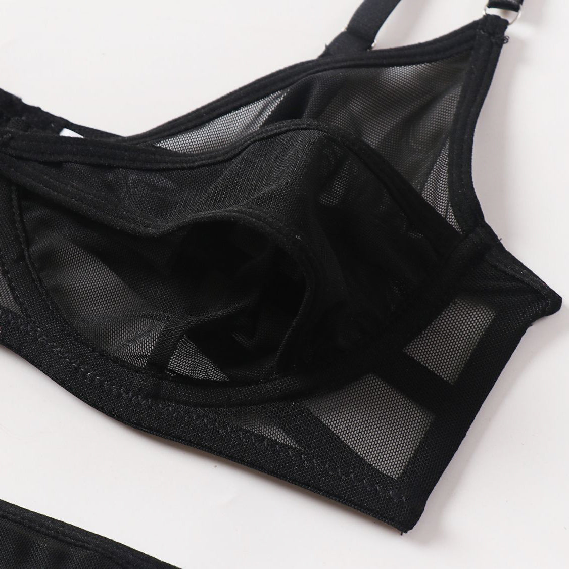 Pas do pończoch z zestawem na romantyczne wieczory Chihoko