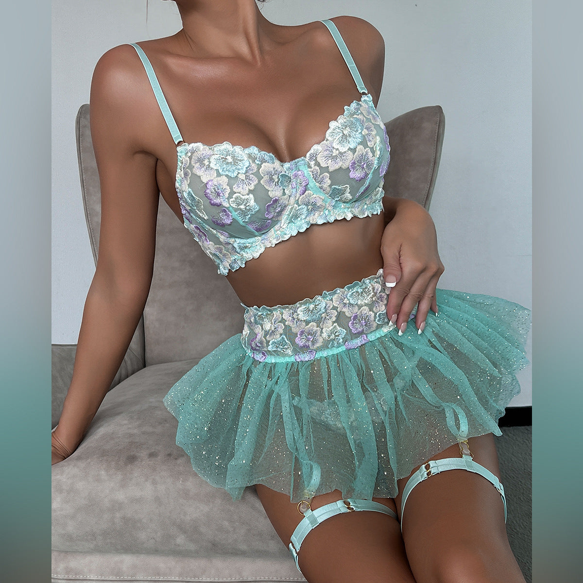 Komplet bielizny z delikatnymi zdobieniami na każdą okazję Idalina