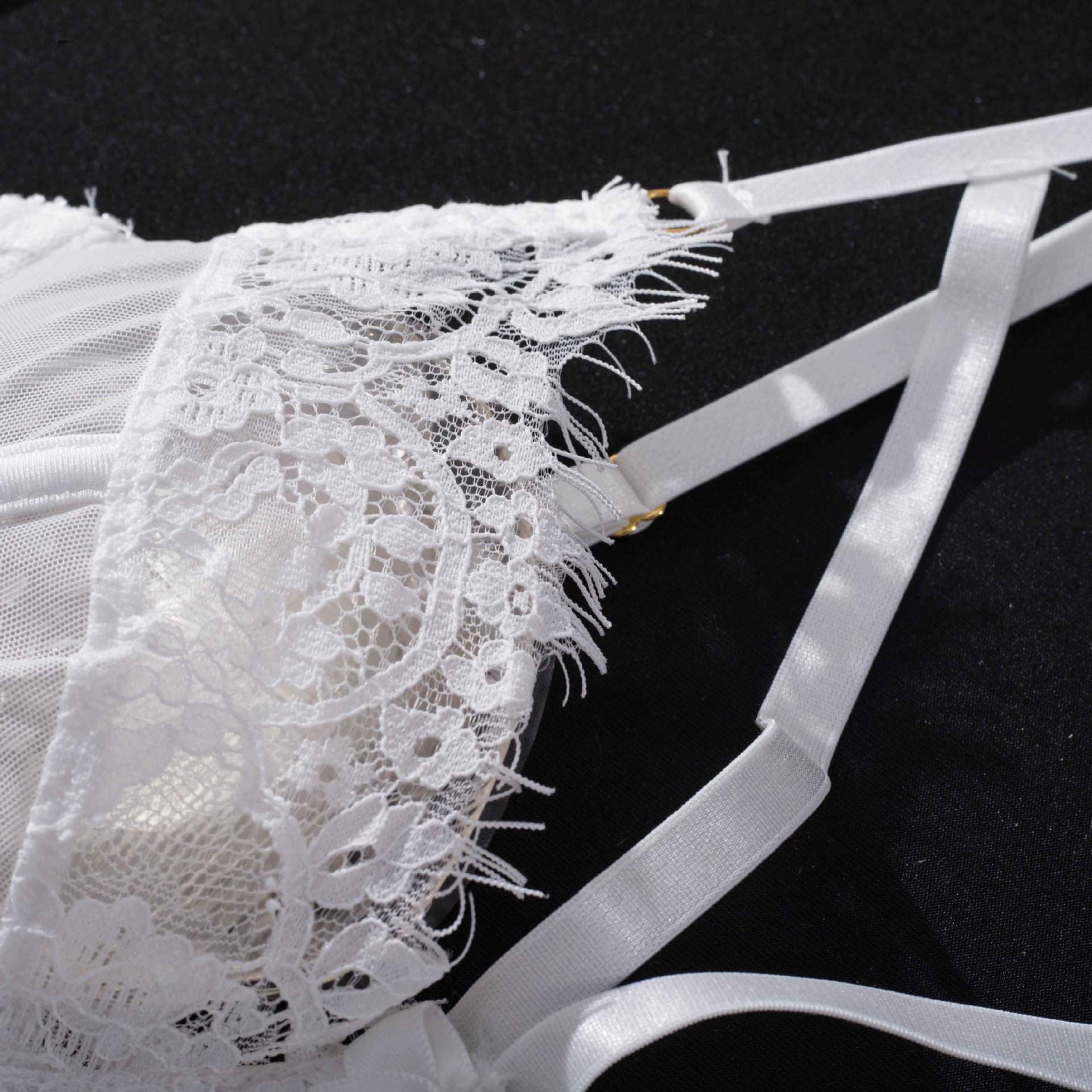 Komplet bielizny koronkowej z eleganckimi detalami Shaquana