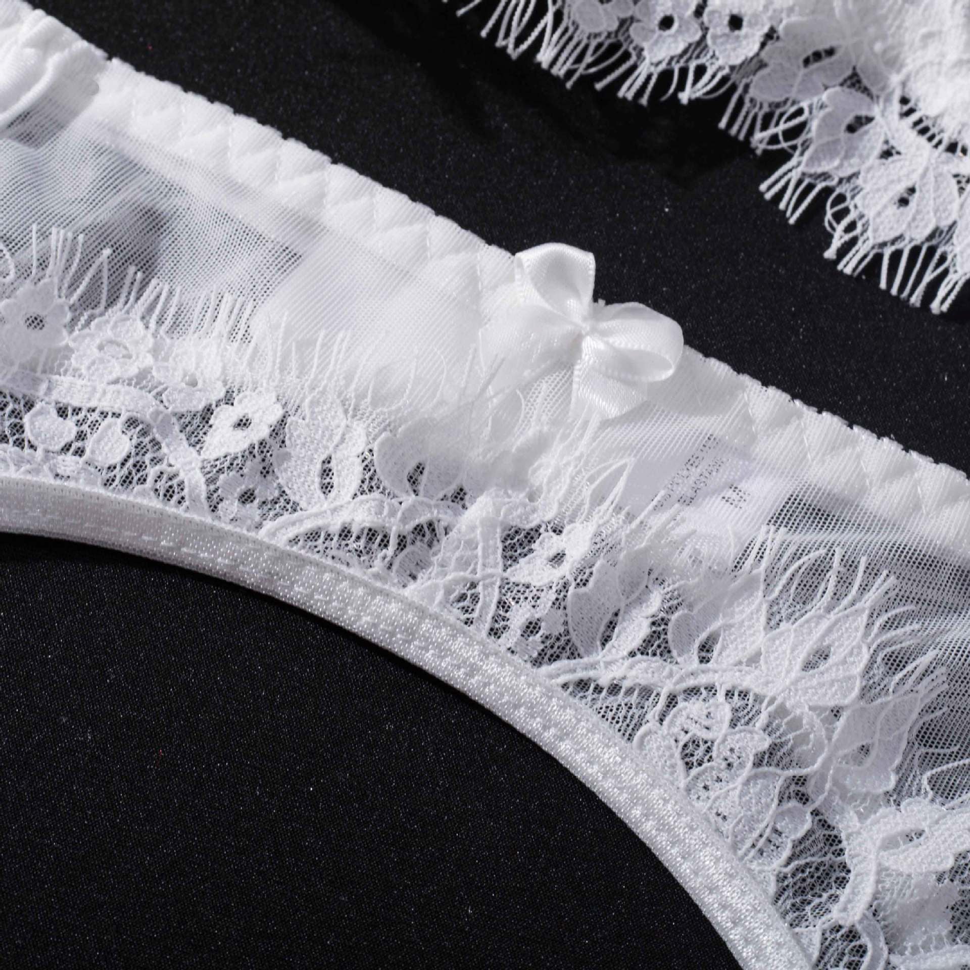 Komplet bielizny koronkowej z eleganckimi detalami Shaquana