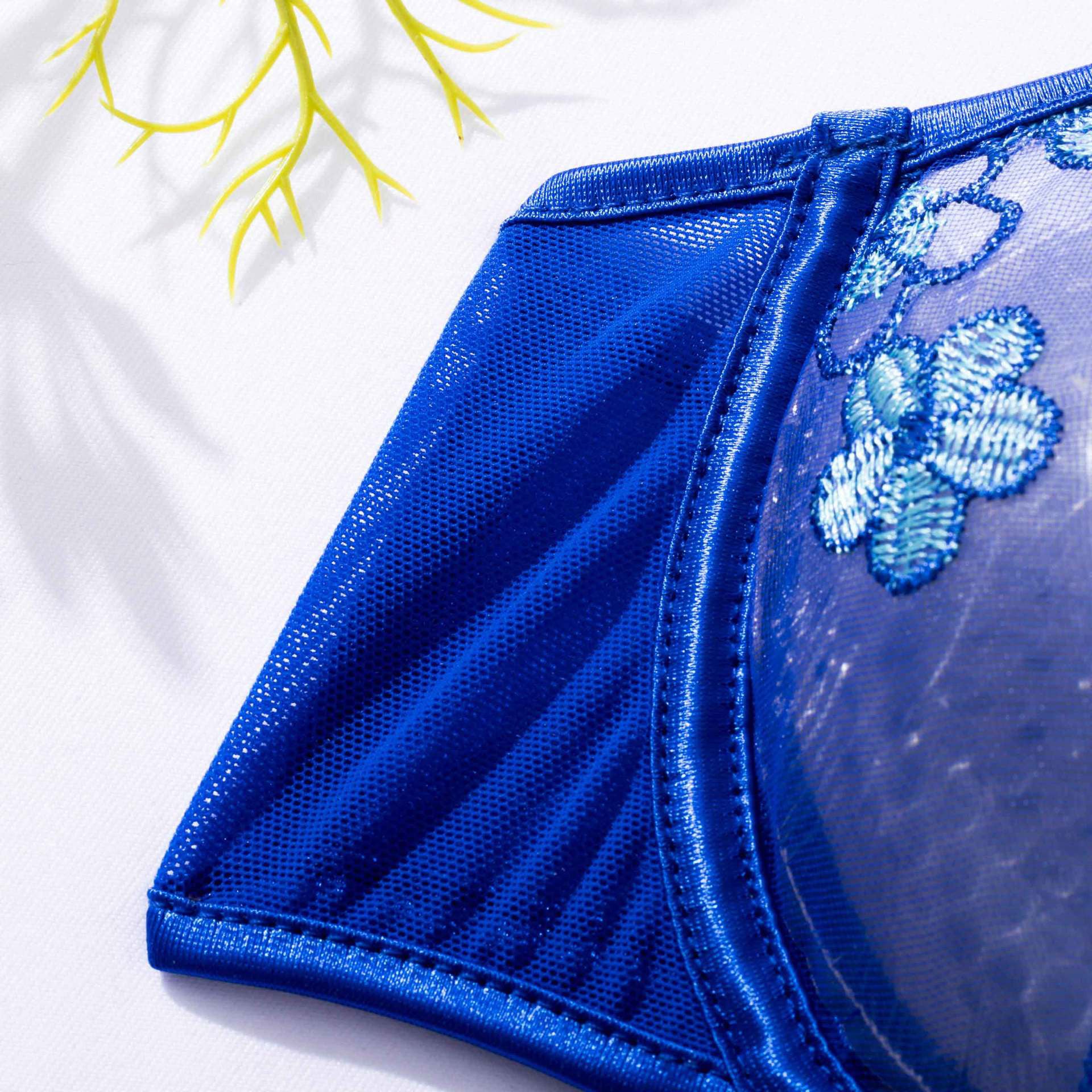 Komplet bielizny z drobnym wzorem i przezroczystymi wstawkami Solja