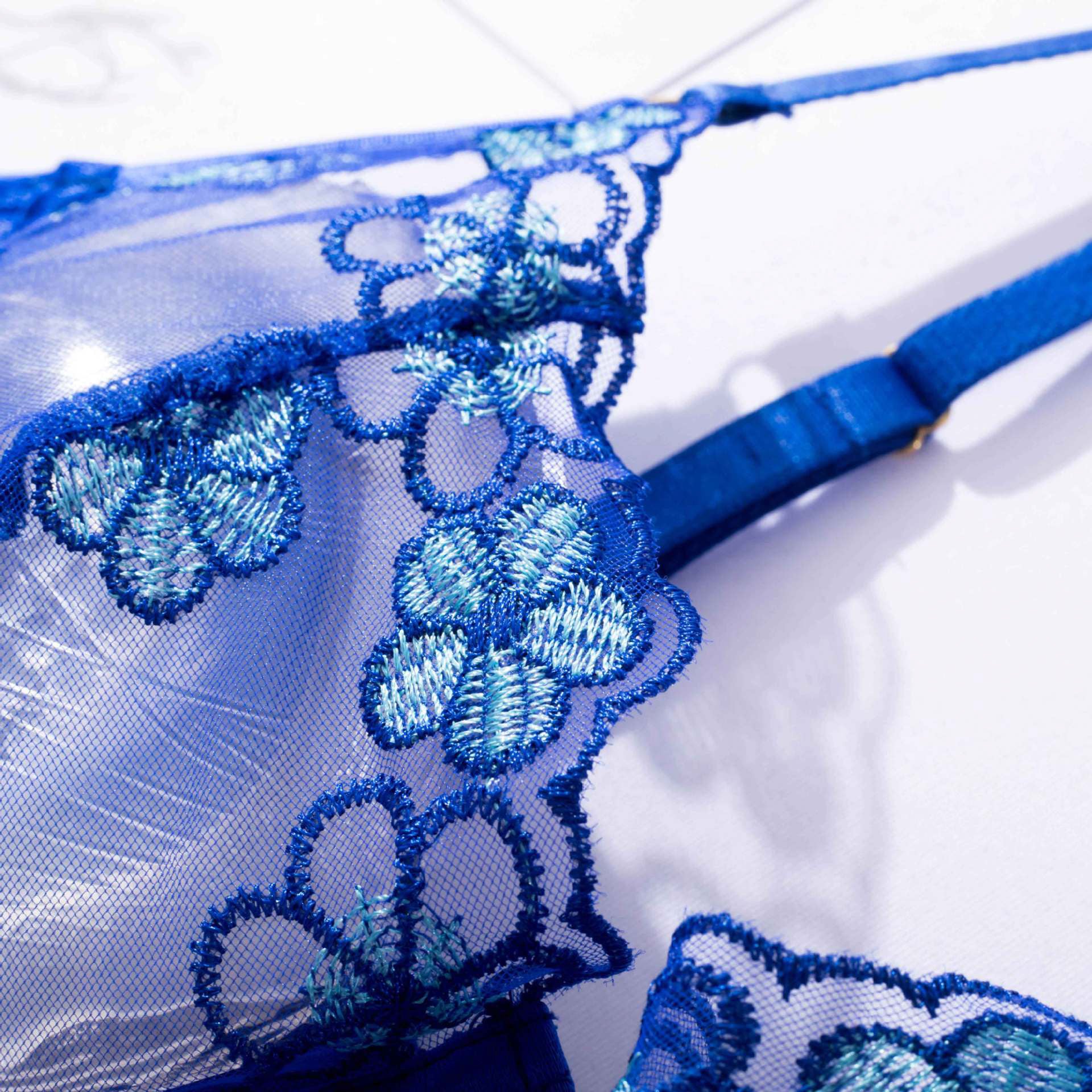 Komplet bielizny z drobnym wzorem i przezroczystymi wstawkami Solja