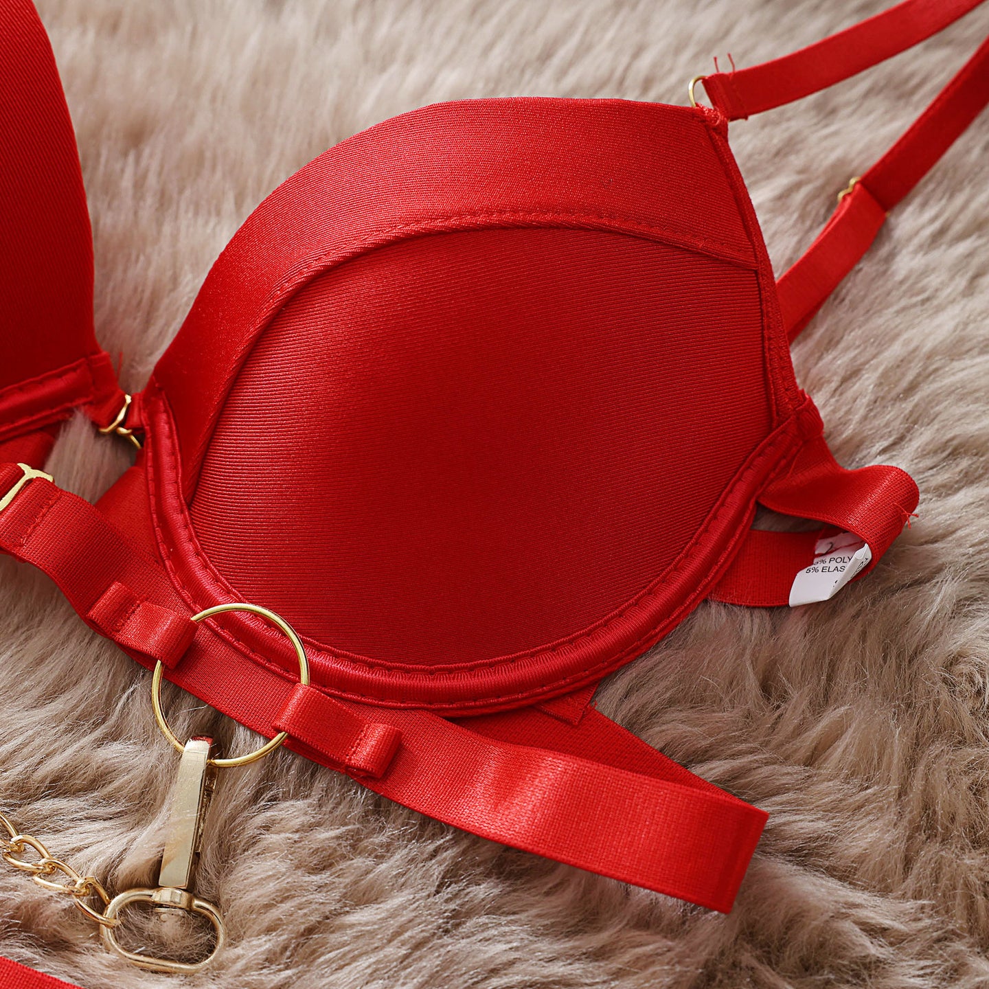 Zestaw bielizny z odważnymi detalami na romantyczne wieczory Jevgenija