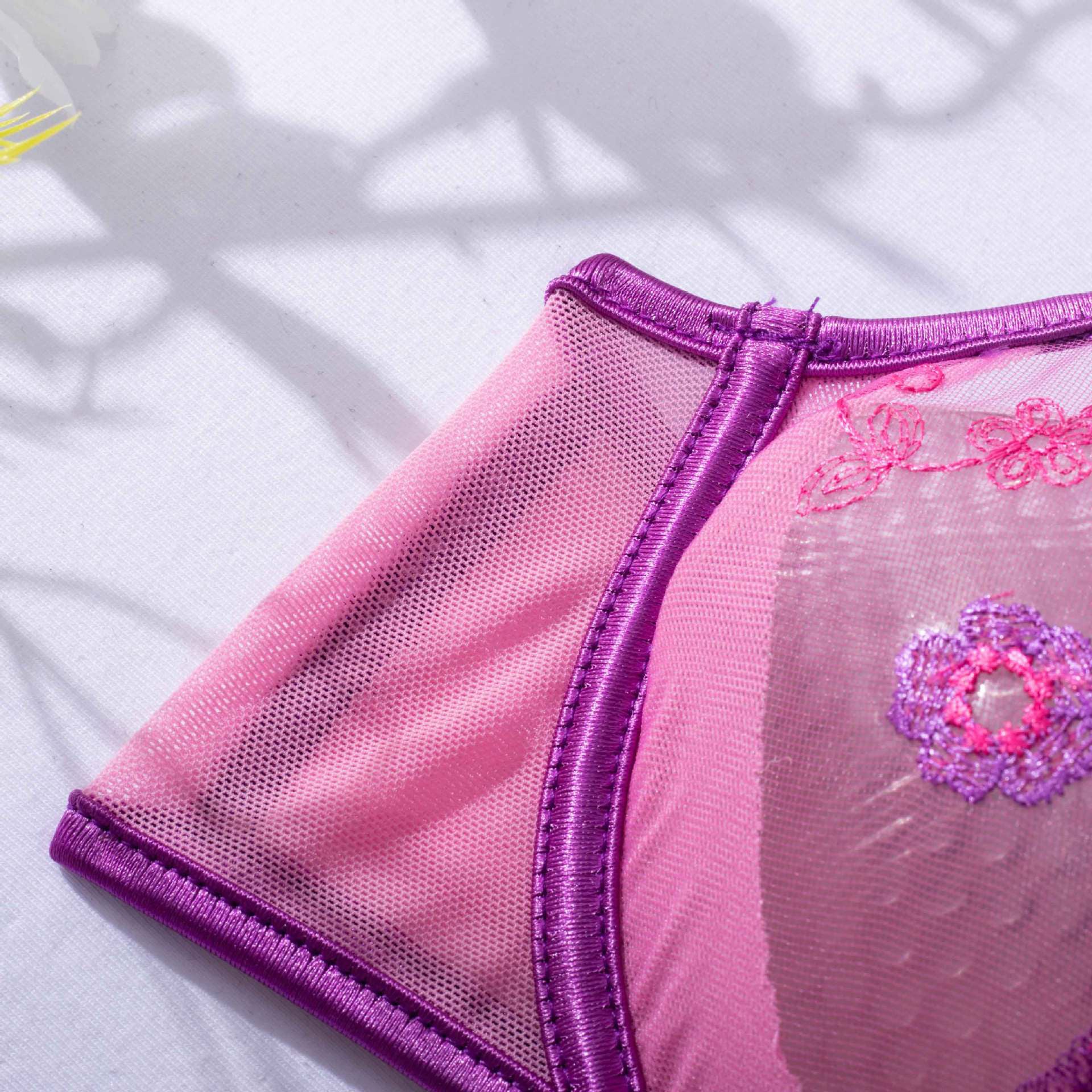 Zestaw bielizny trzyczęściowy z eleganckim wykończeniem Agnella