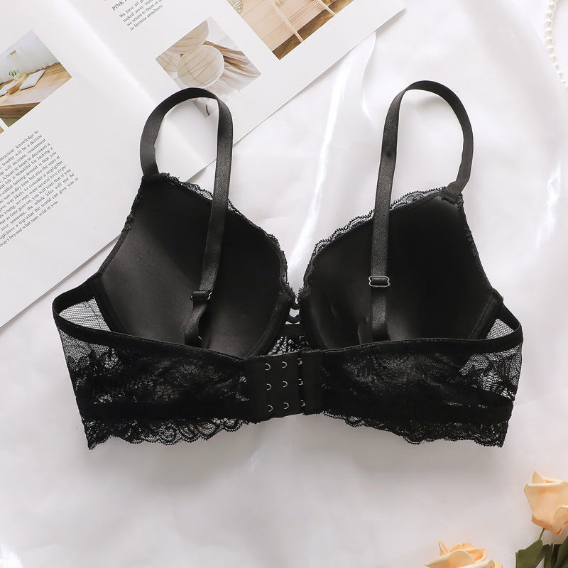 Biustonosz push-up koronkowy podkreślający dekolt Marielene