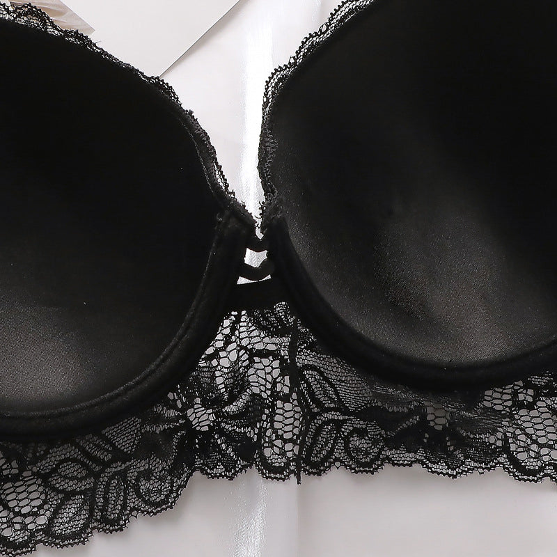 Biustonosz push-up koronkowy podkreślający dekolt Marielene